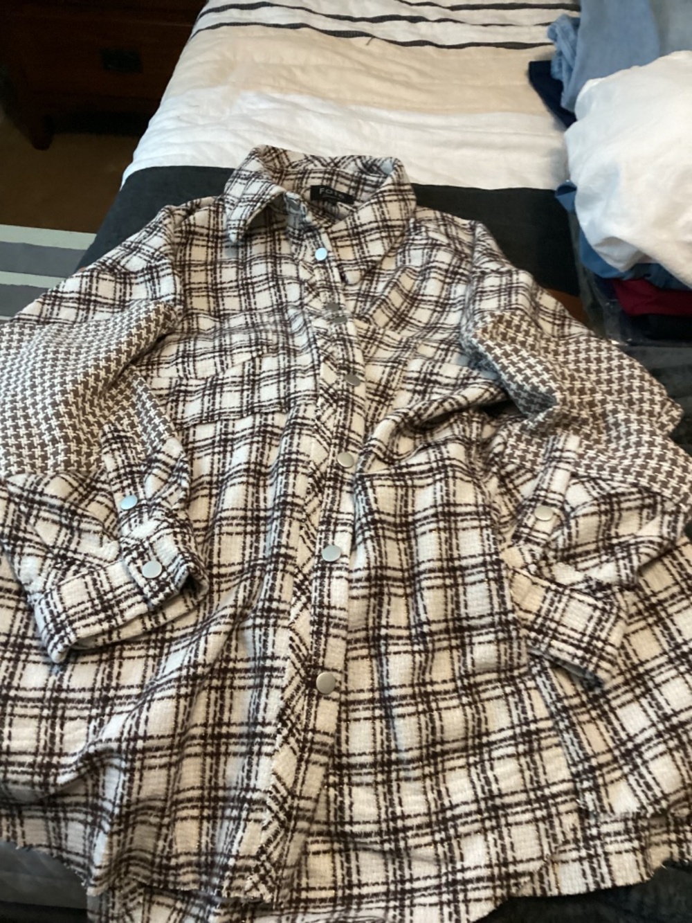 Shacket - Picture 2 of 3